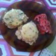 Bocaditos de papa con ensalada de tomates