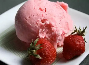 Una foto de Helado de fresa casero