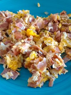 Una foto de Huevos con jamón