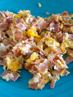 Una foto de Huevos con jamón