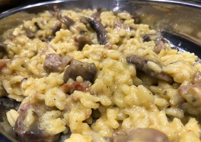 Ricetta di Premiato Risotto con funghi, salsicce e zafferano