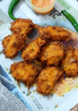 आलू लच्छा पकौड़ा (Aloo lachha pakoda recipe in hindi) रेसिपी मुख्य फोटो