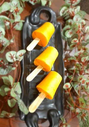 મેંગો માવા કુલ્ફી(Mango Mava kulfi In Gujrati) રેસીપી મુખ્ય ફોટો
