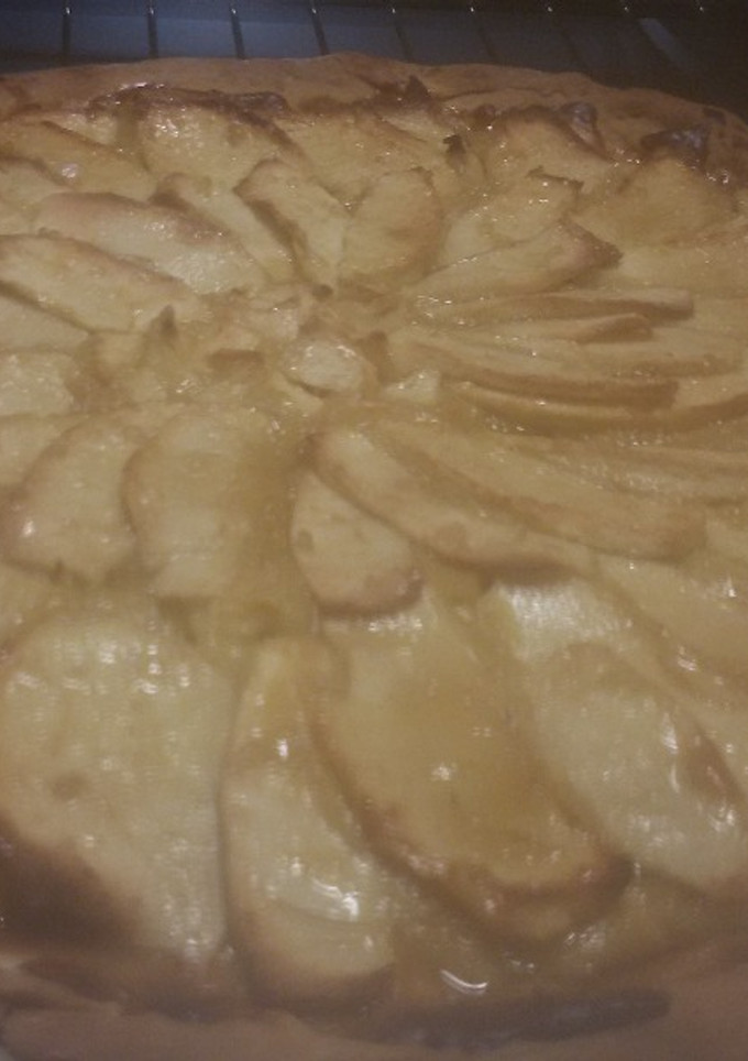Una foto de Tarta de Manzana Con Crema Pastelera🎂