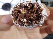 Una foto de postres con crema de mani