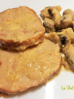 Una foto de Roti de pollo relleno con salsa de champiñones (Moulinex Cookeo)
