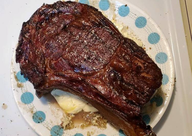 Steps to Make Award-winning Smoked Tomahawk Ribeye