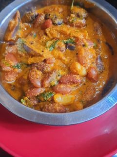 ராஜ்மா கத்தரிக்காய் கூட்டு(rajma brinjal koottu recipe in tamil) செய்முறை முக்கிய புகைப்படம்