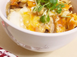 รูปของ โอยาโกะด้ง/ข้าวหน้าไก่ตุ๋น/ข้าวหน้าไก่ใส่ไข่(親子丼)