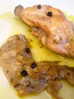 Una foto de Escabeche de conejo al vino tinto 