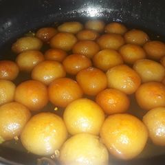 A picture of Gulab jamun.
