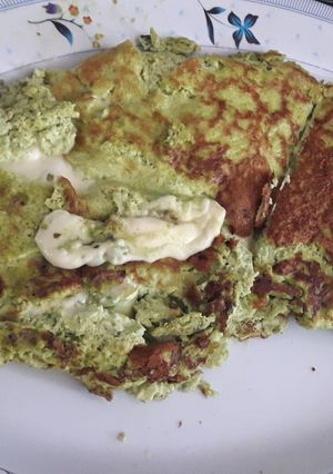 Una foto de Omelette con apio, morrón y perejil