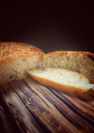 Hình của món Rustic bread (bánh mì thô nướng nồi gang).