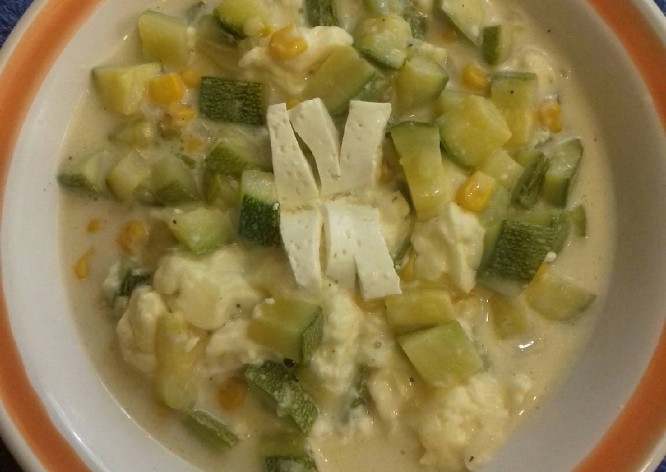 Calabacitas con crema y panela