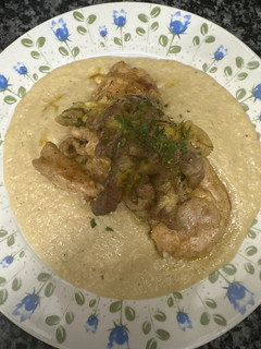 Una foto de 607. Contramuslos de pollo con salsa de plátano (principal carne)