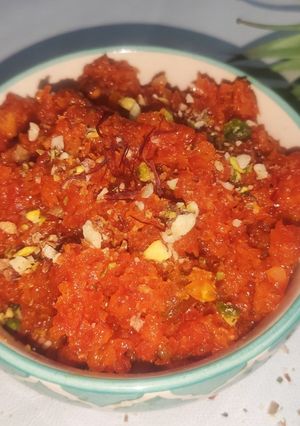 A picture of Gajar ka halwa with khoya.