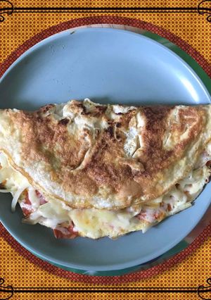 Hagymás - Szalámis omlett 🥓🧅🧀🥚😋 recept fotója