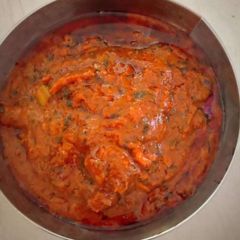 A picture of Chamkare wala  chicken.
