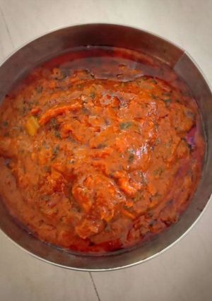 A picture of Chamkare wala  chicken.