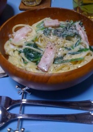 A picture of Pasta with White Sauce from a Can.
