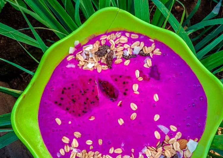 Resep Crunchy Dragon fruit smoothie bowl, Enak