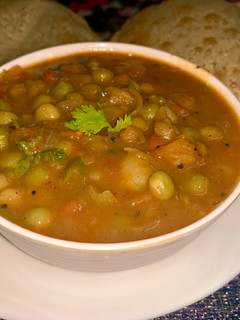 ஆலு மட்டர் சாகு / aloo matar saagu செய்முறை முக்கிய புகைப்படம்