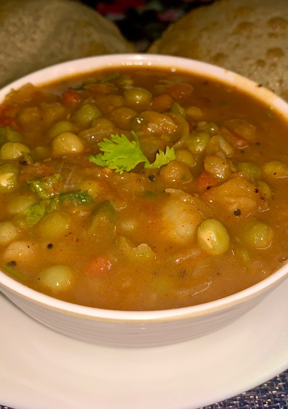 ஆலு மட்டர் சாகு / aloo matar saagu செய்முறை முக்கிய புகைப்படம்