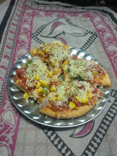 પીઝા (Pizza recipe in Gujarati) રેસીપી મુખ્ય ફોટો