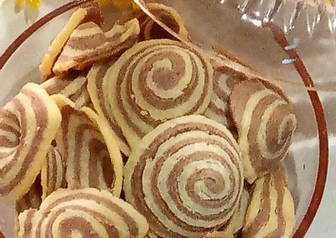 Standar Resep bikin Kuping gajah keju sajian Hari Raya  lezat