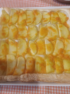 Una foto de Hojaldre de manzana y mermelada