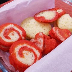 A picture of Red velvet cookie basket.