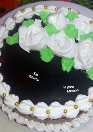 A picture of Chocolate fudge ice cake.