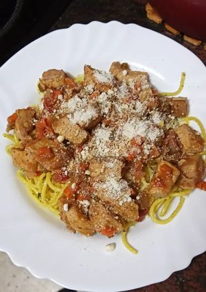 Una foto de Pasta con ragout de cerdo y queso rallado