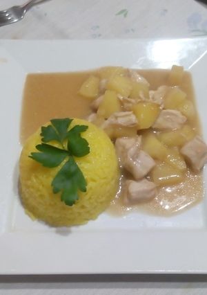 Una foto de Pollo al ananá