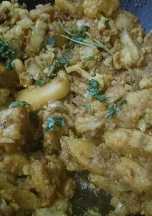 A picture of Ghobhi aloo.