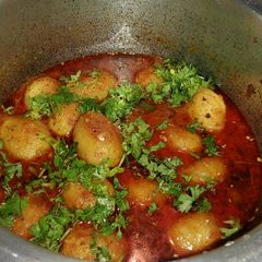 A picture of Dum aloo.
