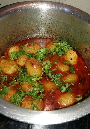 A picture of Dum aloo.