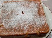 Una foto de pan con dulce de membrillo