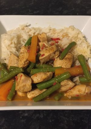 A picture of Rendang Chicken Curry.