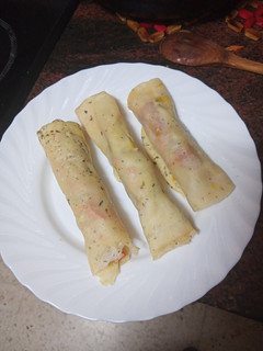 Una foto de Crepes rellenos de salchicha y verdura