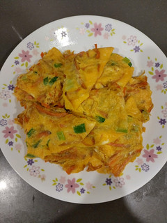香煎紅蘿蔔蔥蛋(方便素)(快速料理)(簡單料理)(清冰箱料理)(省錢料理) 的食譜成品照片