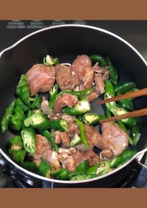 熱炒黑胡椒糯米椒雞腿肉 簡單便當菜 快速上桌 的食譜成品照片