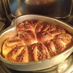 Garlic pull apart rolls A picture of Garlic pull apart rolls.