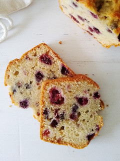 Una foto de Budín de frutos rojos