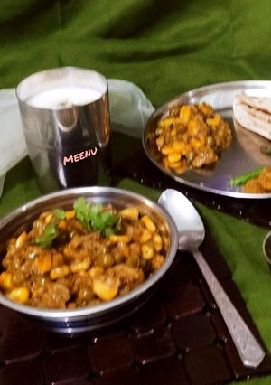 विंटर स्पेशल मशरुमकॉर्न सब्जी (Winter special mushroom corn sabzi recipe in Hindi) रेसिपी मुख्य फोटो