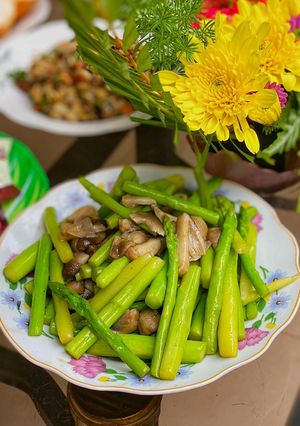 Hình của món Măng Tây Xào Nấm Rơm.