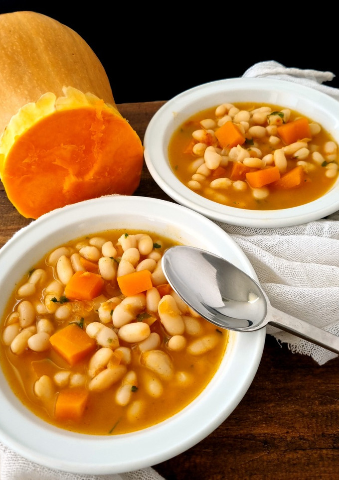 Una foto de Judías blancas con calabaza