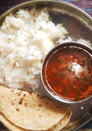 नेपाली स्टाइल आलू टमाटर् की झोल वाली सब्ज़ी(nepali style aloo tamatar wali sabzi recipe in hindi) रेसिपी मुख्य फोटो
