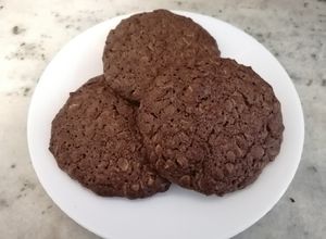 Una foto de Cookies de avena, maní, copos de maíz y chocolate