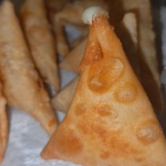 A picture of Mozzarella Cheesy Samosas.